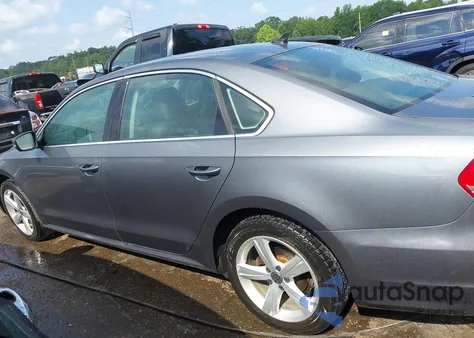 2015 Volkswagen Passat 1.8T Limited Edition из США, поврежденный, VIN 1VWAT7A36FC102601